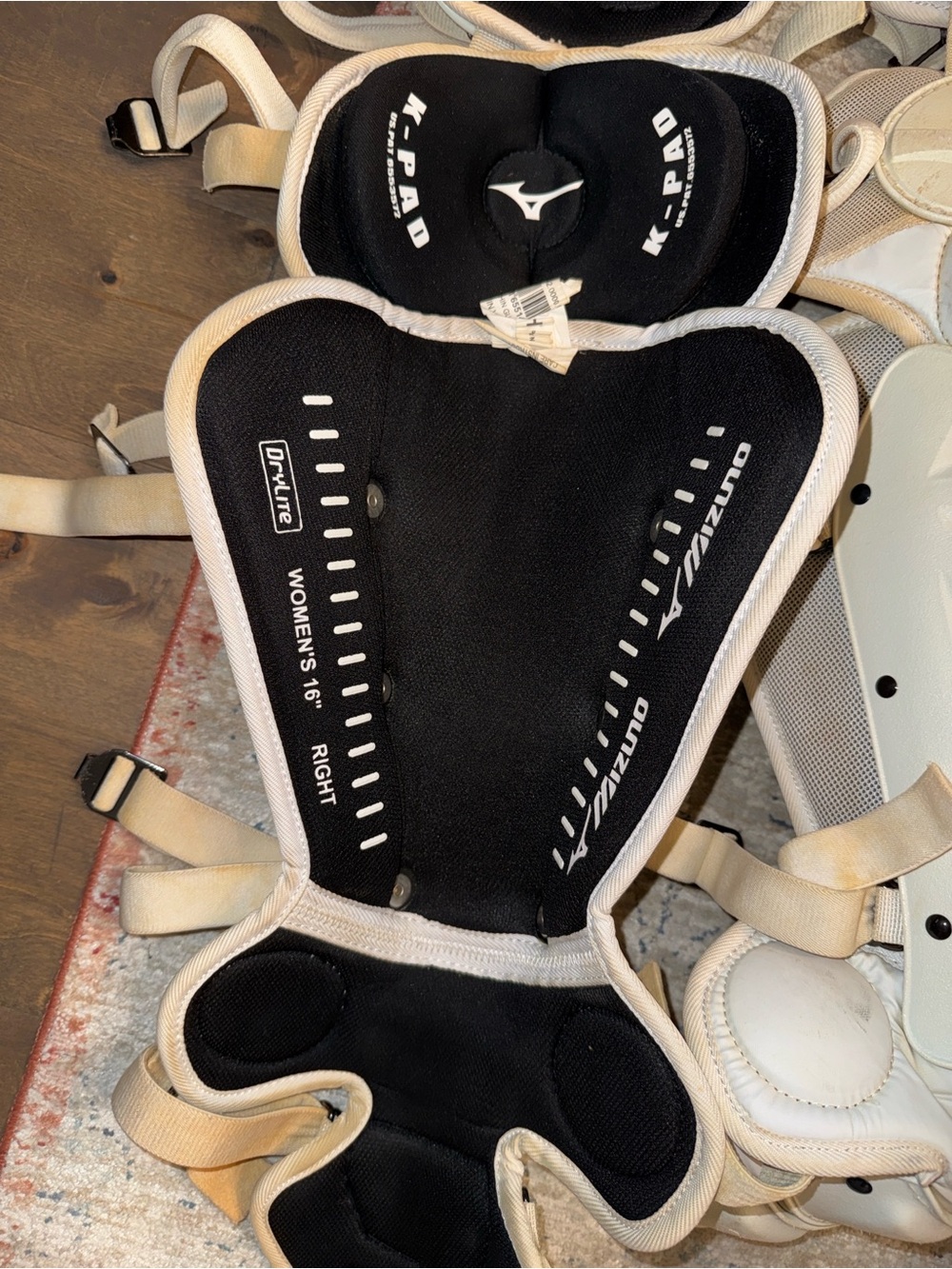 Mizuno softball catchers gear - Picture 3 of 6